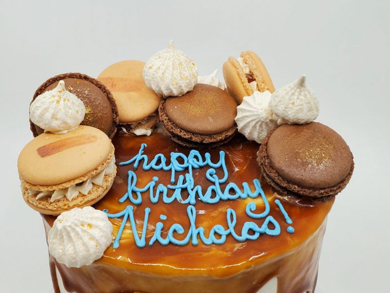 LenJo Bakes Salted Caramel Drip and Macarons